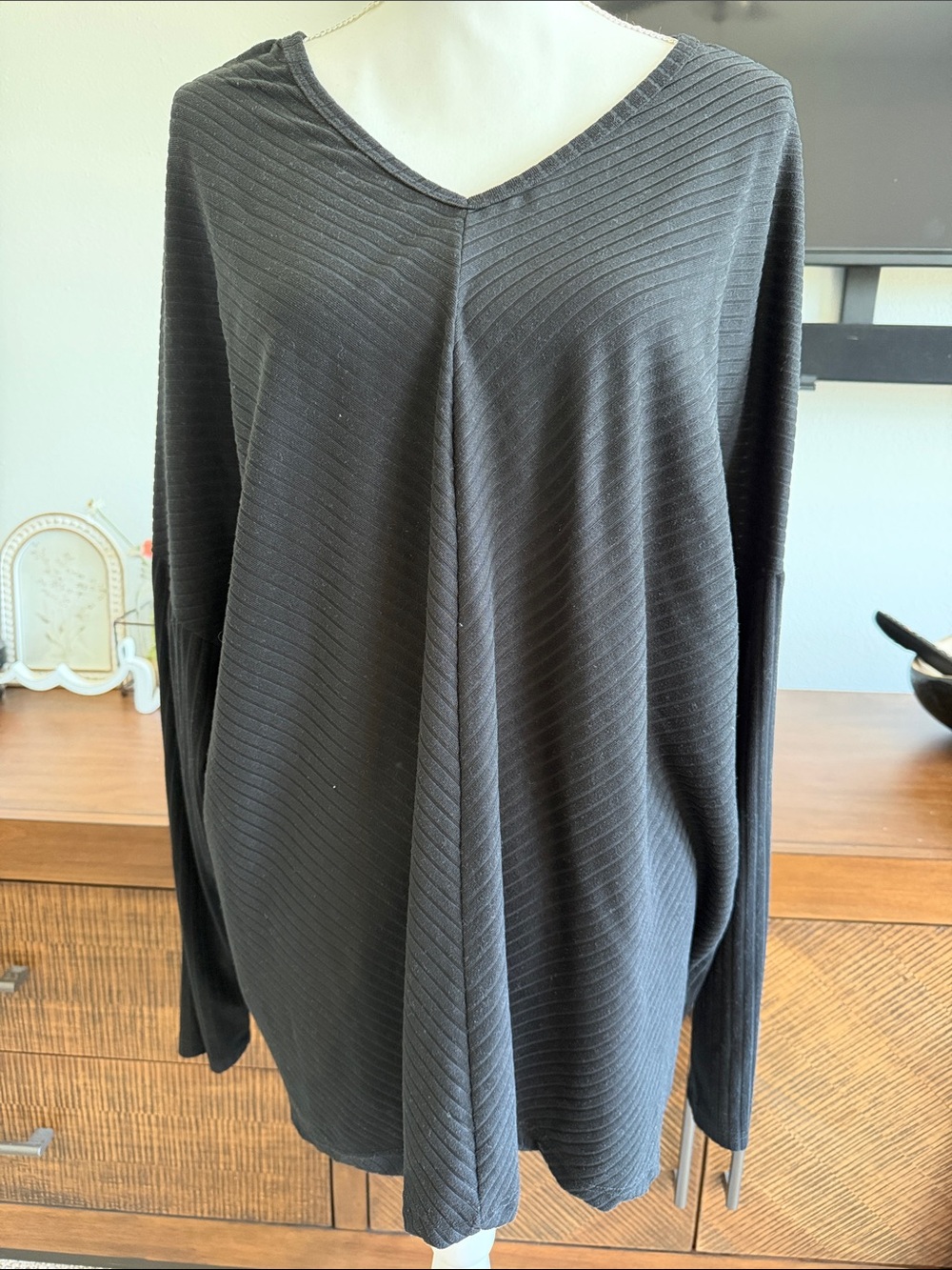 white birch Black V-Neck Long Sleeve top